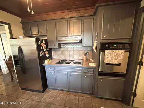 Kitchen - 149 Stonegate Dr, Madison, MS 39110 photo 2 of 3