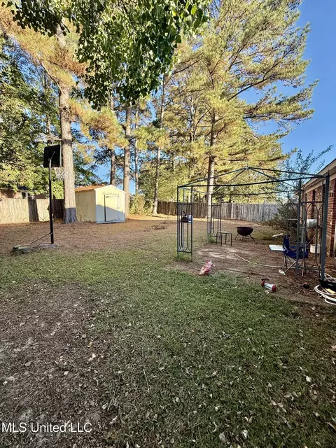 Exterior - 862 Windward Dr, Richland, MS 39218 photo 4 of 4