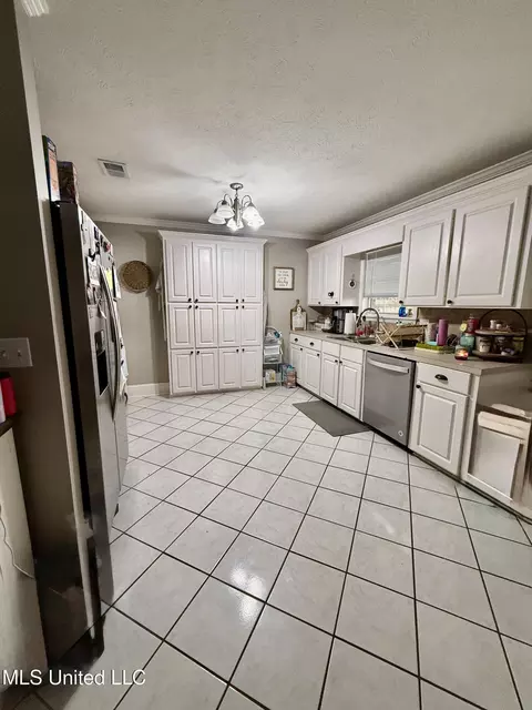 Kitchen - 862 Windward Dr, Richland, MS 39218 photo 1 of 1