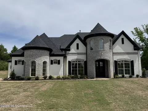 26 Honey Suckle Cv, Holly Springs, MS 38635