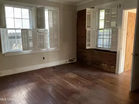Living - 1704 Linden Pl, Jackson, MS 39202 photo 3 of 3