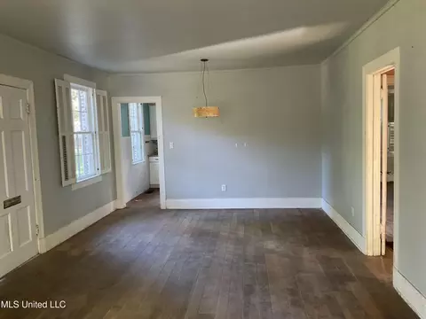 Living - 1704 Linden Pl, Jackson, MS 39202 photo 2 of 3