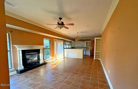 Living - 4550 Ridgewood Rd, Jackson, MS 39211 photo 2 of 2