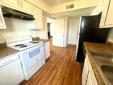 Kitchen - 1201-1202 Jamestown Way, Jackson, MS 39211 photo 2 of 2