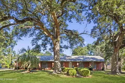 1509 E Second St, Pass Christian, MS 39571