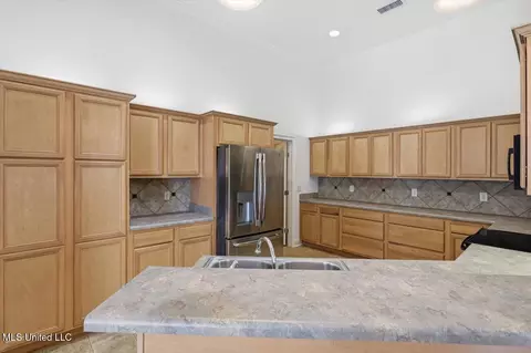 Kitchen - 720 Independence Blvd, Flowood, MS 39232 photo 1 of 4