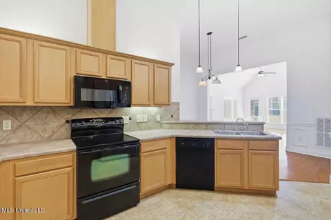 Kitchen - 720 Independence Blvd, Flowood, MS 39232 photo 2 of 4