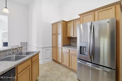 Kitchen - 720 Independence Blvd, Flowood, MS 39232 photo 3 of 4