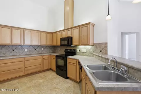 Kitchen - 720 Independence Blvd, Flowood, MS 39232 photo 4 of 4