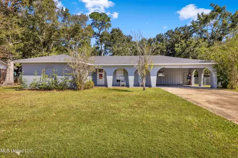 1222 Londonderry Ln, Ocean Springs, MS 39564