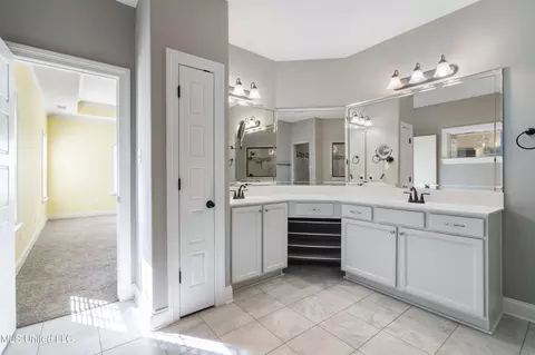 Bath - 537 Vinson Rd, Hernando, MS 38632 photo 1 of 4