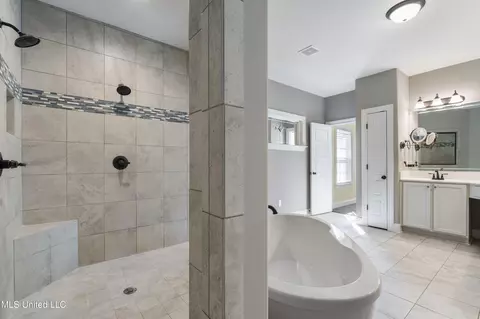 Bath - 537 Vinson Rd, Hernando, MS 38632 photo 2 of 4