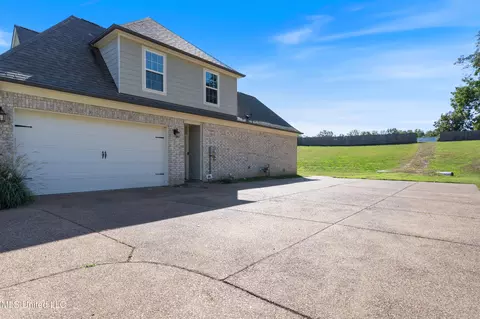 Exterior - 537 Vinson Rd, Hernando, MS 38632 photo 3 of 6