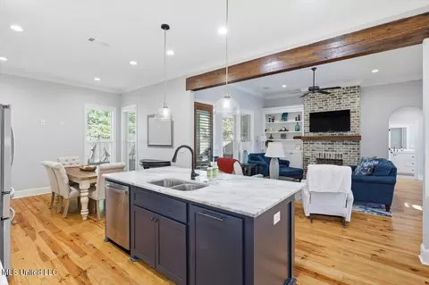 Kitchen - 342 Royal Pond Cir, Flowood, MS 39232 photo 2 of 5