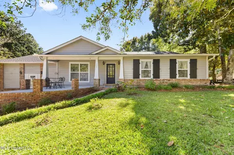 105 Reynolds Cir, Ocean Springs, MS 39564