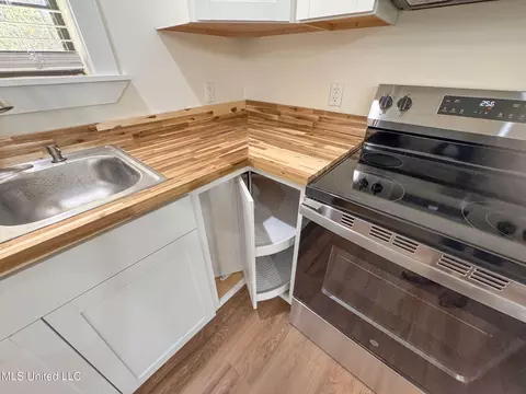 Kitchen - 533 Hudson Rd, Sardis, MS 38666 photo 8 of 17