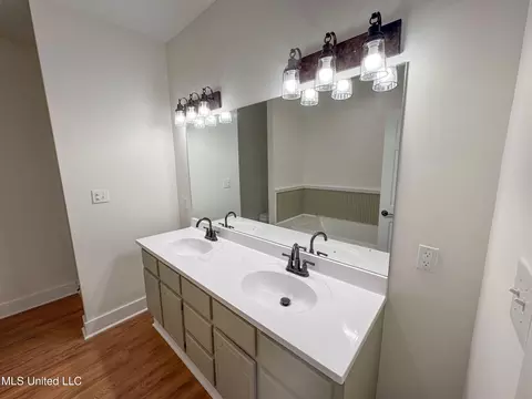 Bath - 533 Hudson Rd, Sardis, MS 38666 photo 2 of 18