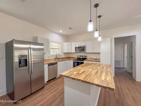 Kitchen - 533 Hudson Rd, Sardis, MS 38666 photo 2 of 17