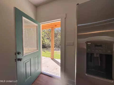 Entry Way - 533 Hudson Rd, Sardis, MS 38666 photo 9 of 10