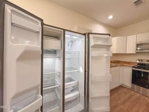 Kitchen - 533 Hudson Rd, Sardis, MS 38666 photo 3 of 17