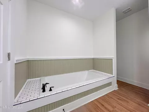 Bath - 533 Hudson Rd, Sardis, MS 38666 photo 3 of 18