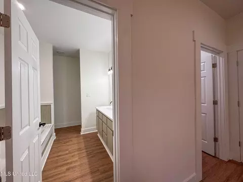 Entry Way - 533 Hudson Rd, Sardis, MS 38666 photo 2 of 10