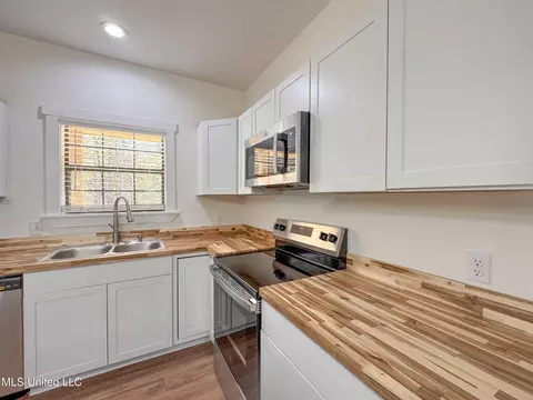 Kitchen - 533 Hudson Rd, Sardis, MS 38666 photo 7 of 17