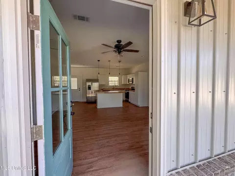 Entry Way - 533 Hudson Rd, Sardis, MS 38666 photo 1 of 10