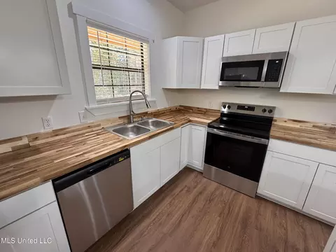 Kitchen - 533 Hudson Rd, Sardis, MS 38666 photo 5 of 17