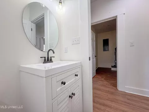 Entry Way - 533 Hudson Rd, Sardis, MS 38666 photo 6 of 10