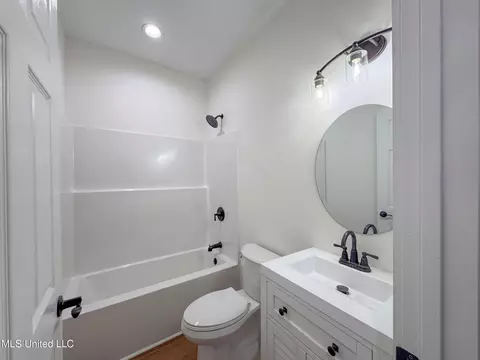 Bath - 533 Hudson Rd, Sardis, MS 38666 photo 14 of 18
