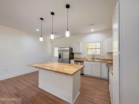 Kitchen - 533 Hudson Rd, Sardis, MS 38666 photo 6 of 17