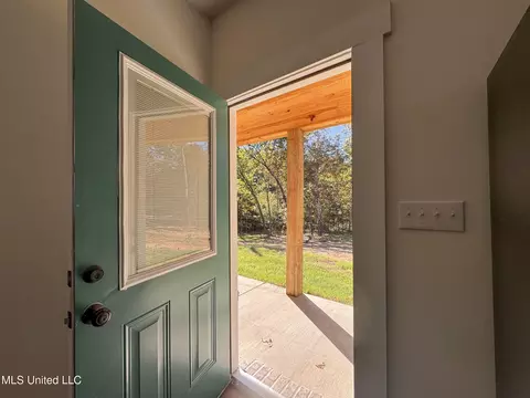 Entry Way - 533 Hudson Rd, Sardis, MS 38666 photo 10 of 10
