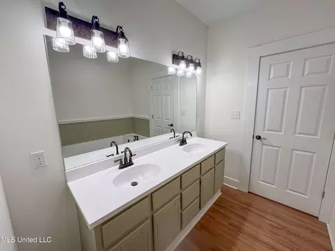 Bath - 533 Hudson Rd, Sardis, MS 38666 photo 5 of 18