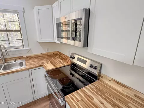 Kitchen - 533 Hudson Rd, Sardis, MS 38666 photo 9 of 17