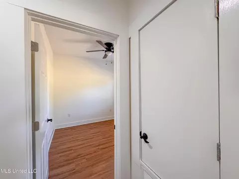 Entry Way - 533 Hudson Rd, Sardis, MS 38666 photo 8 of 10