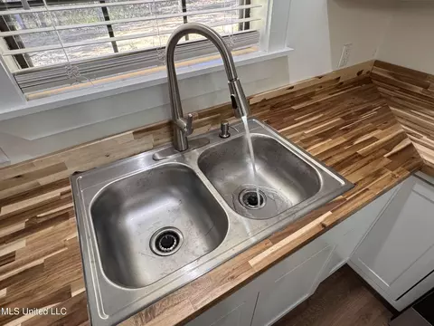 Kitchen - 533 Hudson Rd, Sardis, MS 38666 photo 15 of 17