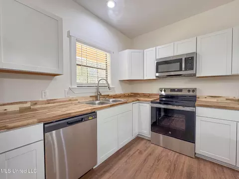 Kitchen - 533 Hudson Rd, Sardis, MS 38666 photo 4 of 17
