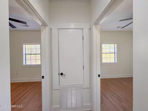 Entry Way - 533 Hudson Rd, Sardis, MS 38666 photo 7 of 10