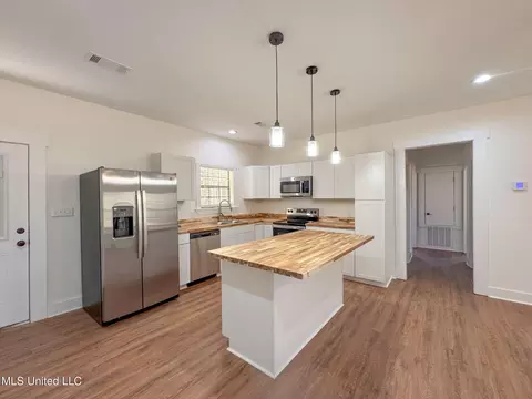 Kitchen - 533 Hudson Rd, Sardis, MS 38666 photo 1 of 17