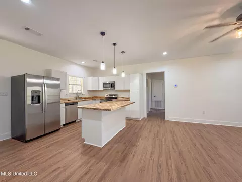 Kitchen - 533 Hudson Rd, Sardis, MS 38666 photo 17 of 17
