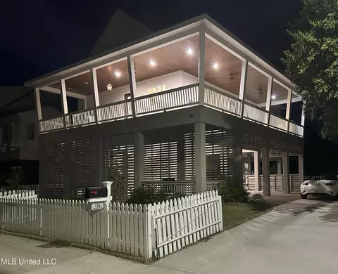 126 Henderson Ave, Pass Christian, MS 39571