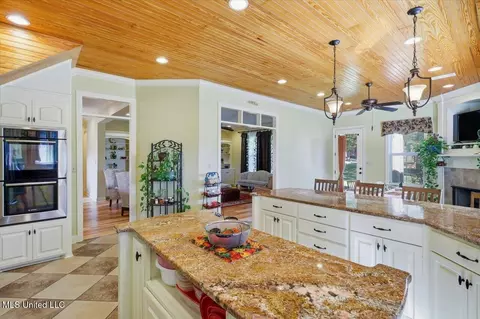 Kitchen - 202 Esplanade Dr, Brandon, MS 39047 photo 4 of 6