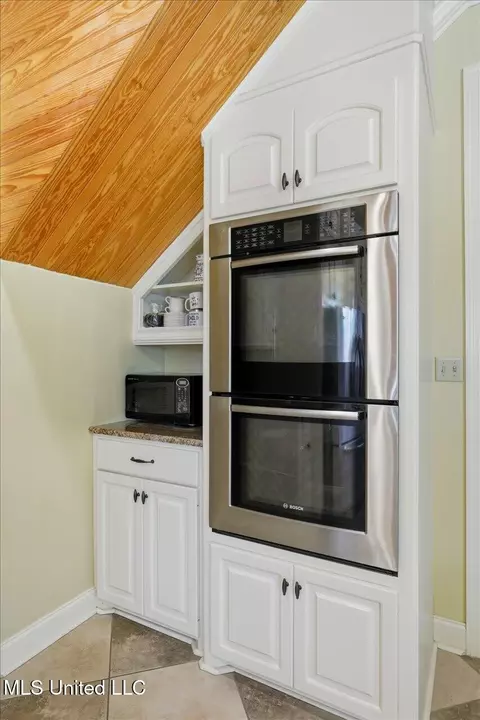Kitchen - 202 Esplanade Dr, Brandon, MS 39047 photo 6 of 6