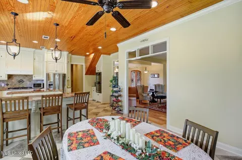 Dining - 202 Esplanade Dr, Brandon, MS 39047 photo 2 of 2