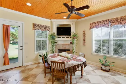 Dining - 202 Esplanade Dr, Brandon, MS 39047 photo 1 of 2