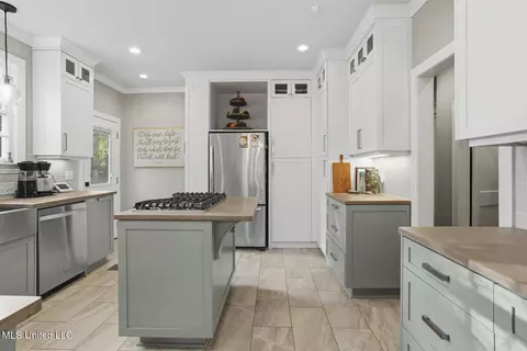 Kitchen - 1711 Poplar Blvd, Jackson, MS 39202 photo 2 of 7