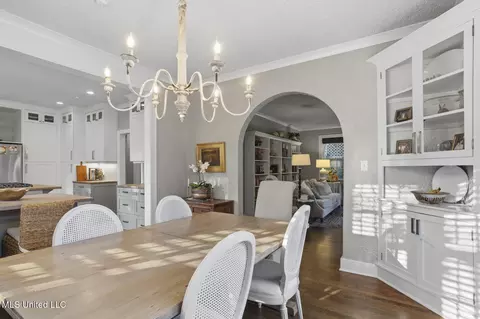 Dining - 1711 Poplar Blvd, Jackson, MS 39202 photo 3 of 4