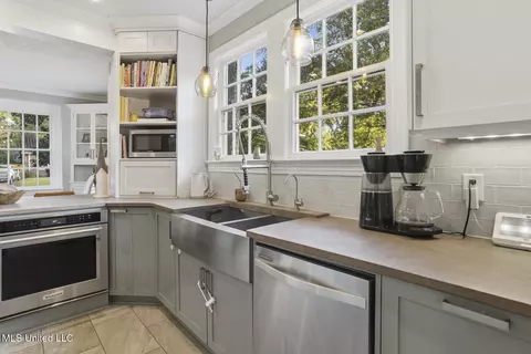 Kitchen - 1711 Poplar Blvd, Jackson, MS 39202 photo 6 of 7