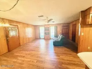 1029 Loom St, Wesson, MS 39191 photo 2